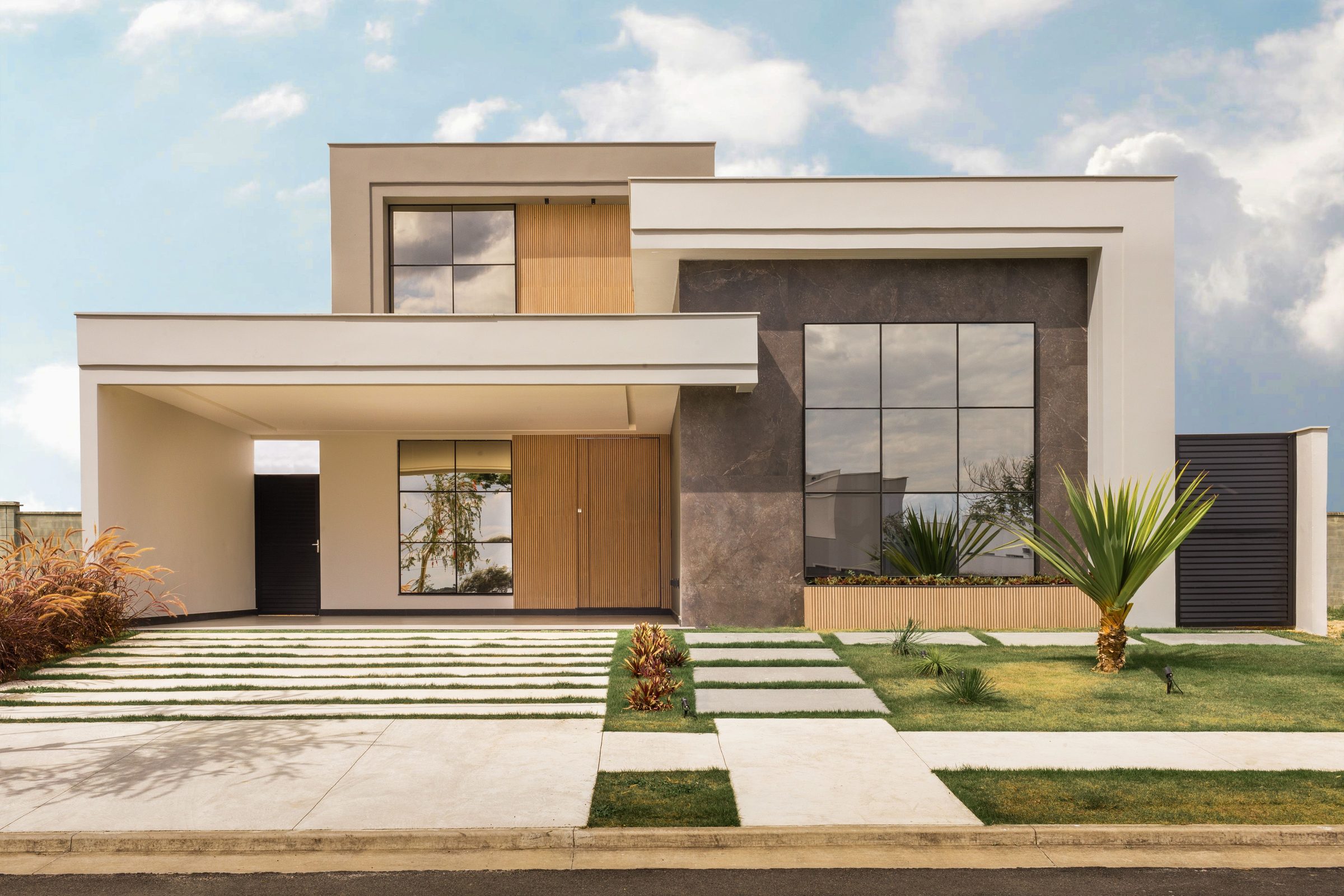 Casa residencial contemporânea com jardim